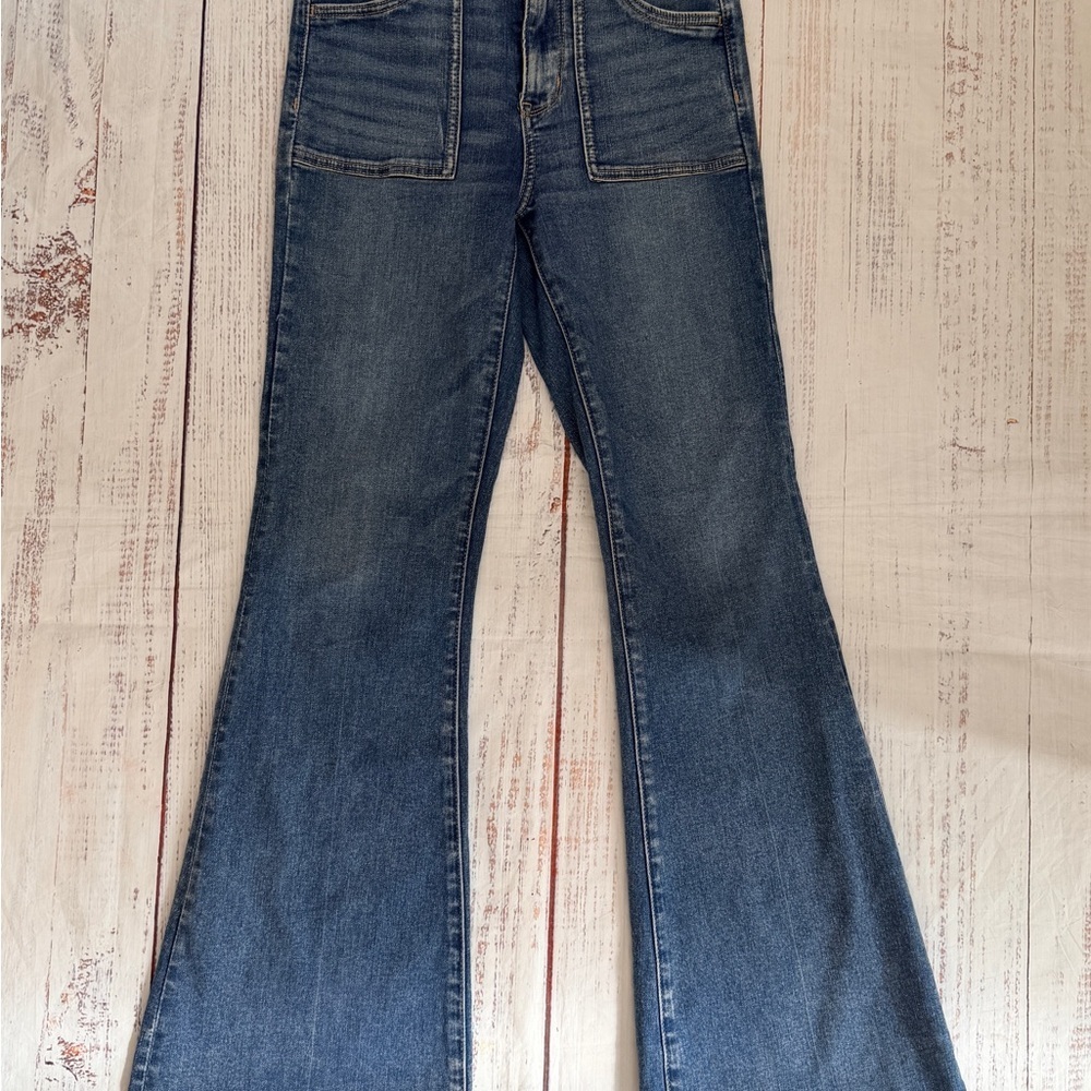 American Eagle Outfitters Super Hi-Rise Flare Jeans in Blue Wash Size 4 - Picture 4 of 15